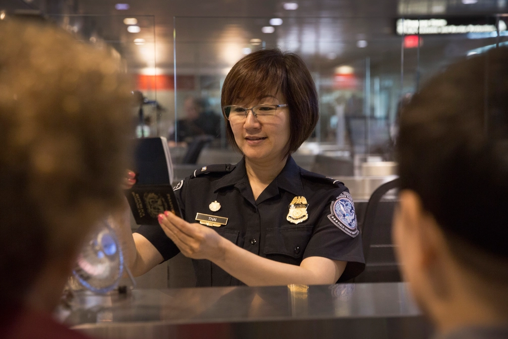 Cách điền tờ khai nhập cảnh Nhật Bản (Disembarkation Card)